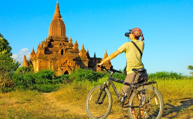 En vélo parmi les pagodes