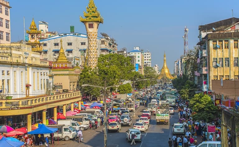 Yangon, haute en couleurs